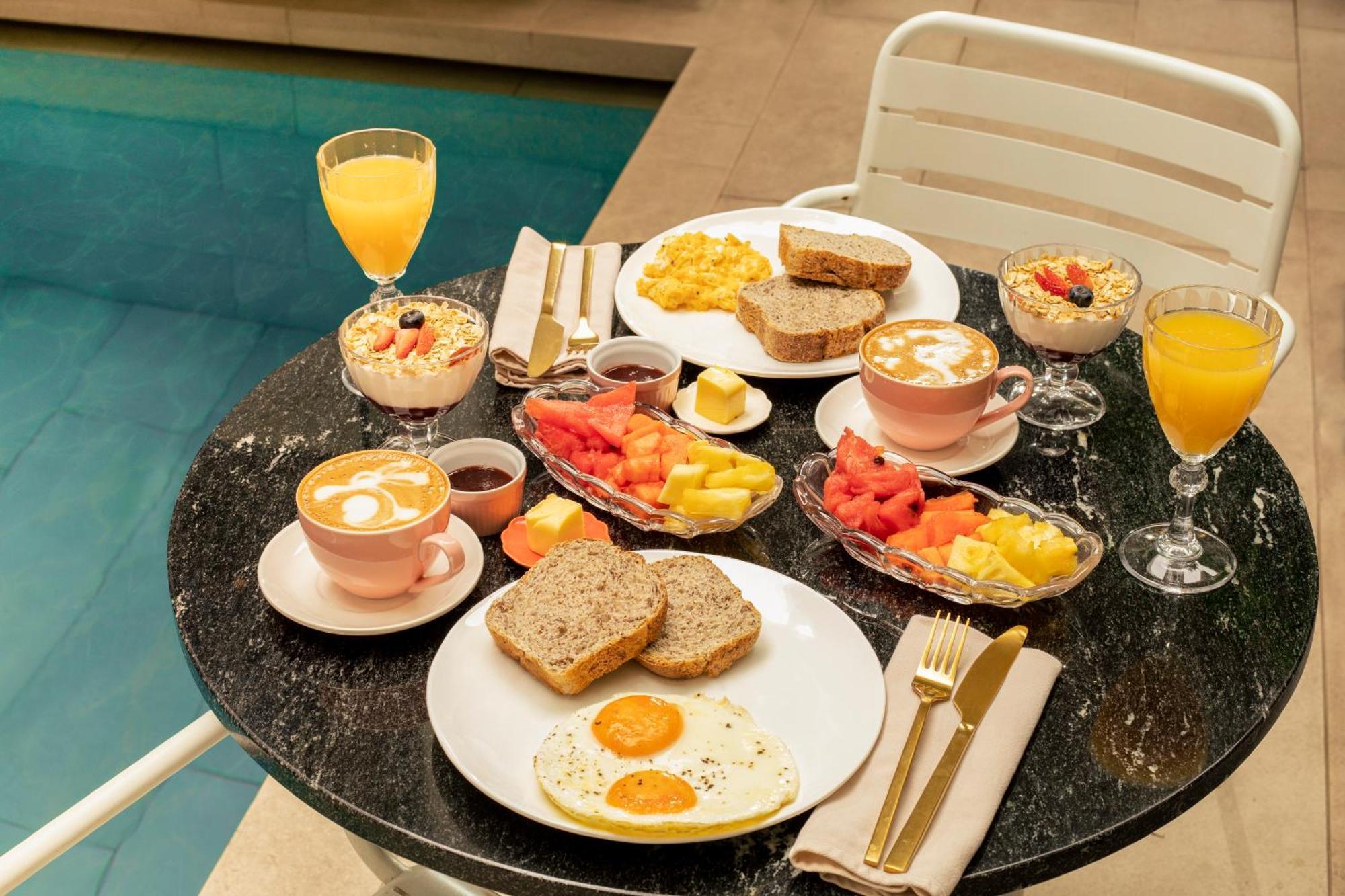 Cosmopolitano Hotel Boutique Santa Cruz de La Sierra Eksteriør billede A typical breakfast