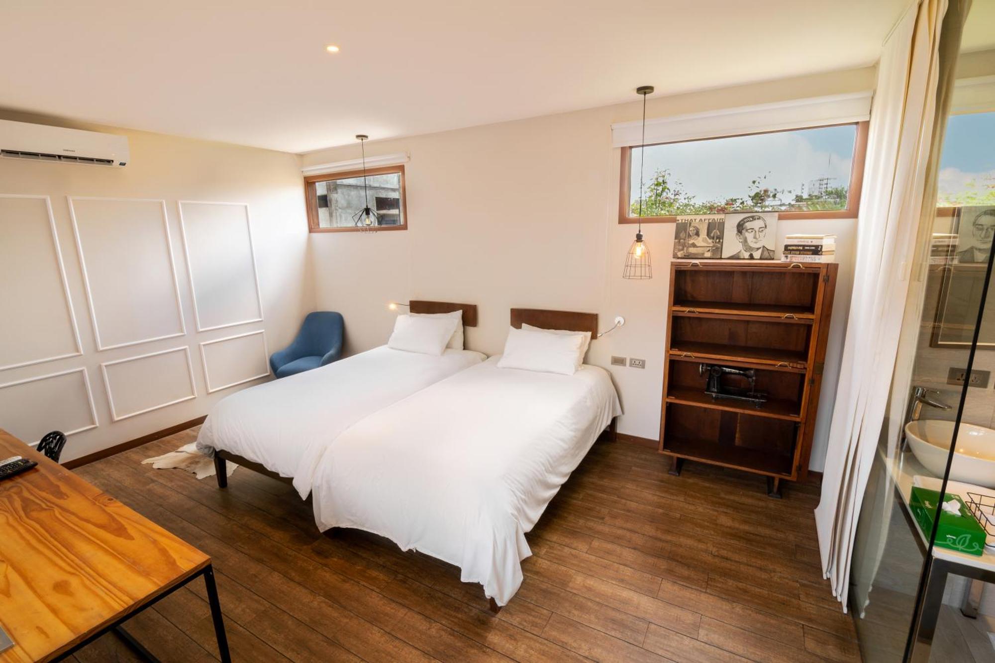 Cosmopolitano Hotel Boutique Santa Cruz de La Sierra Eksteriør billede A typical studio apartment in Madrid, Spain
