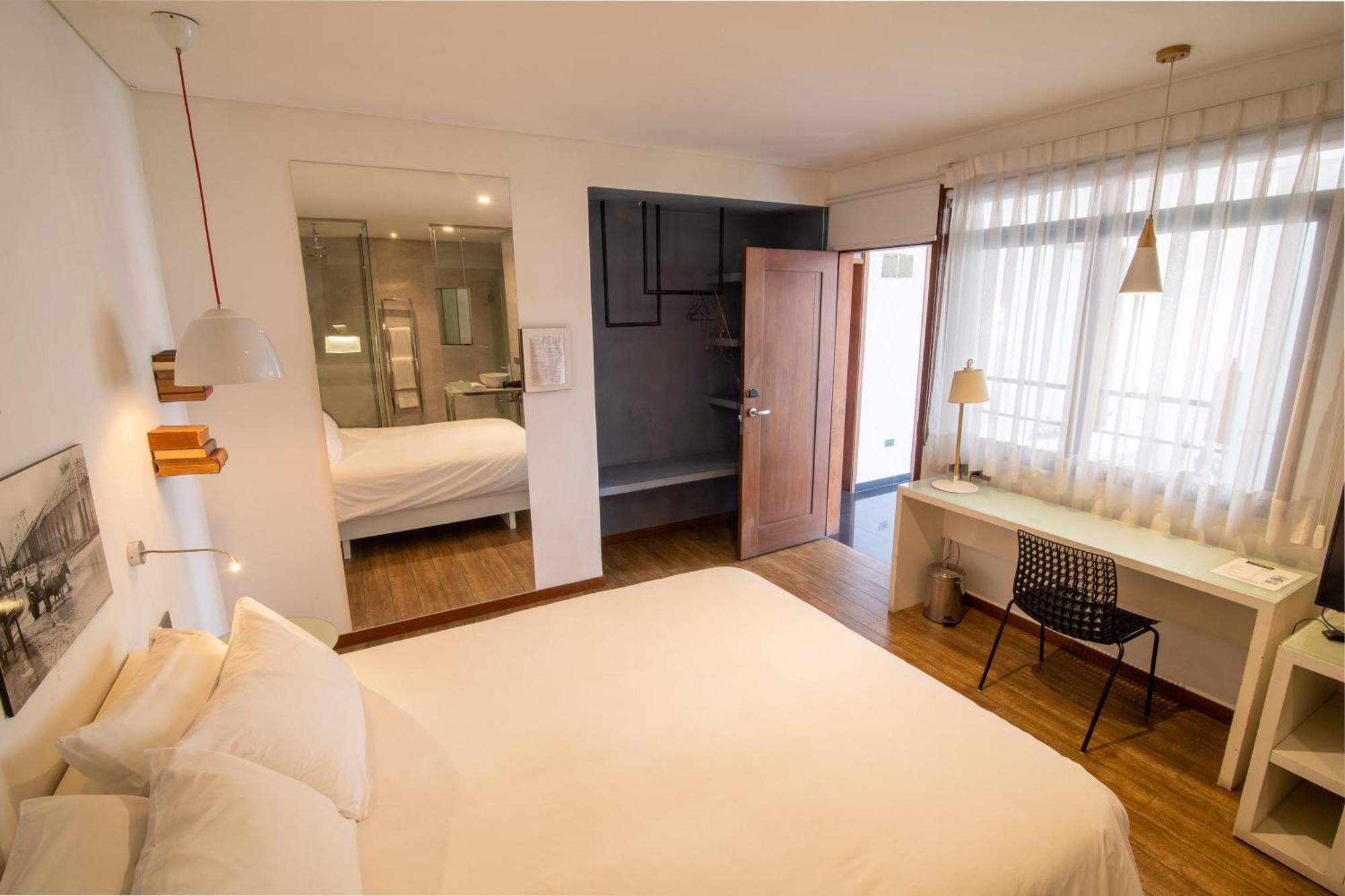 Cosmopolitano Hotel Boutique Santa Cruz de La Sierra Eksteriør billede A bedroom at the hotel