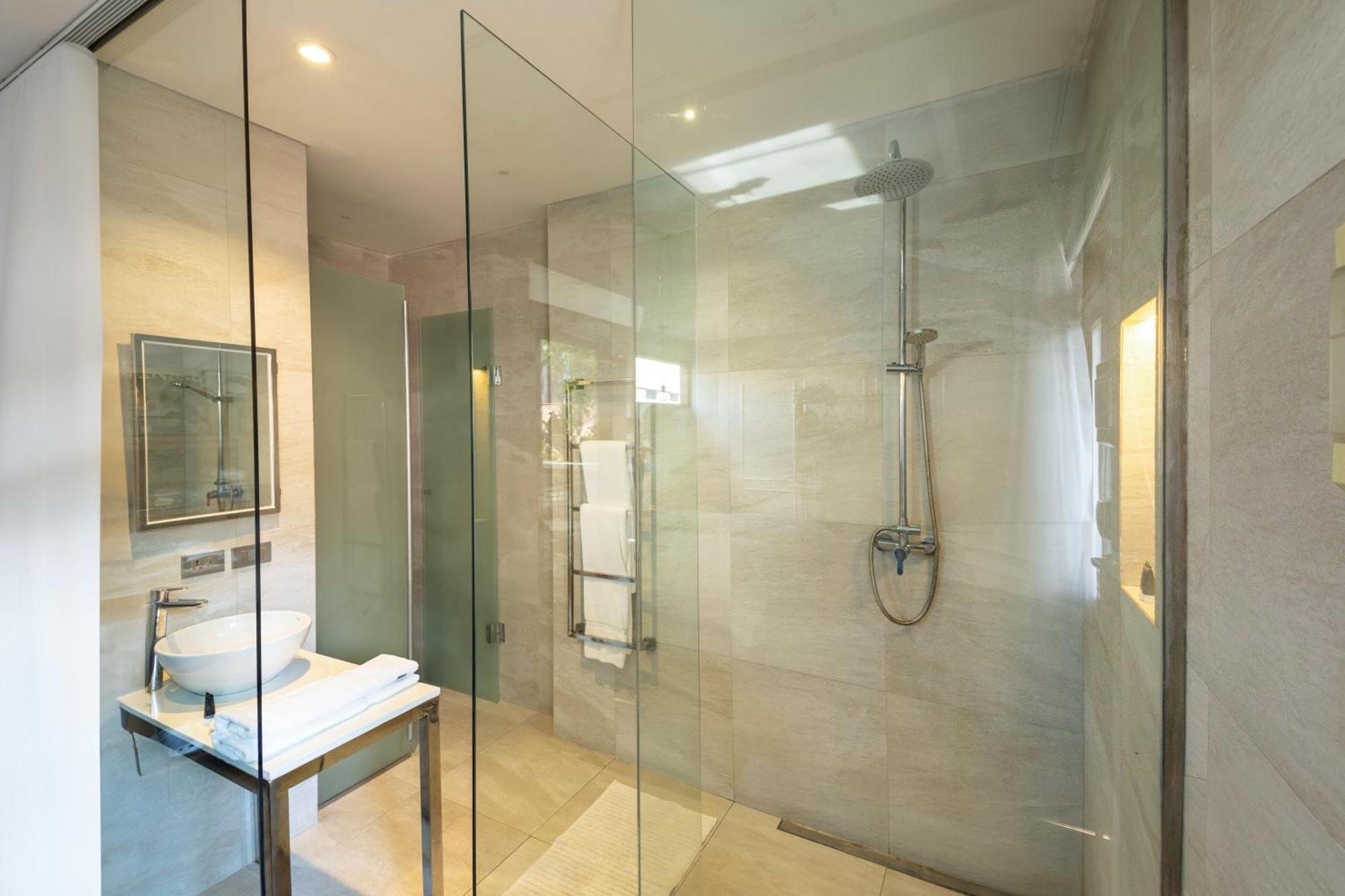 Cosmopolitano Hotel Boutique Santa Cruz de La Sierra Eksteriør billede A shower enclosure