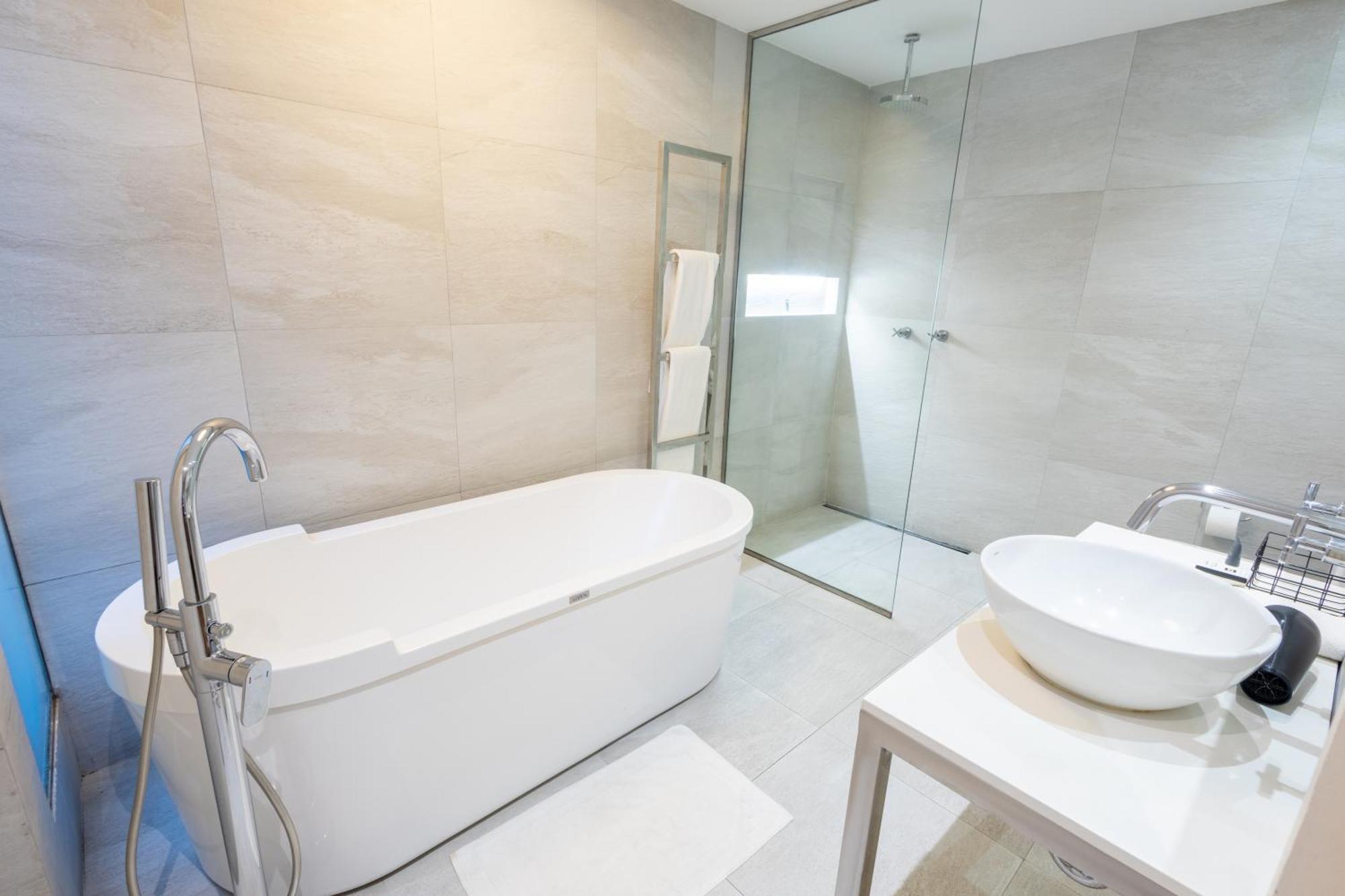 Cosmopolitano Hotel Boutique Santa Cruz de La Sierra Eksteriør billede Bathroom