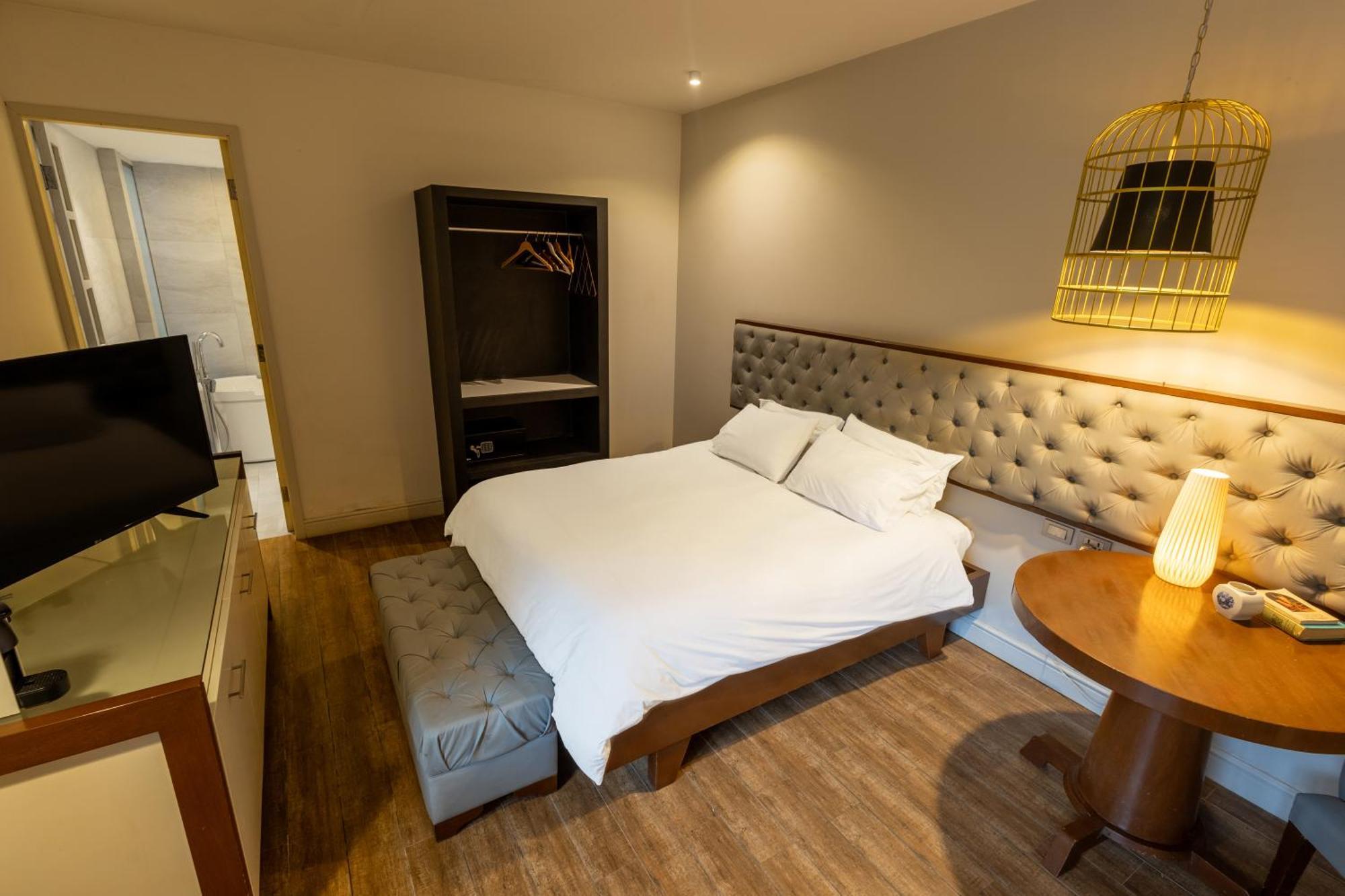 Cosmopolitano Hotel Boutique Santa Cruz de La Sierra Eksteriør billede A bedroom at the hotel